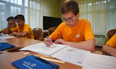 Школьник проводит исследования