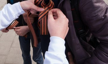 Как правильно носить Георгиевскую ленточку