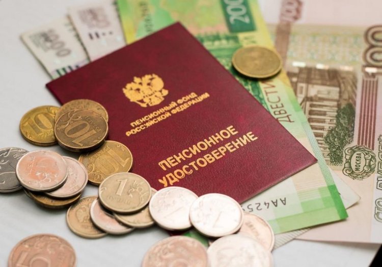 Страховые пенсии неработающих пенсионеров начнут повышать дважды в год с 2025 года