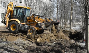 В Ковдоре отремонтировали повреждённый водопровод на ул. Ленина