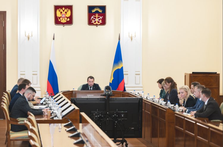 По решению губернатора с 1 июля расширен перечень получателей ежемесячной дополнительной выплаты сотрудникам полиции Мурманской области