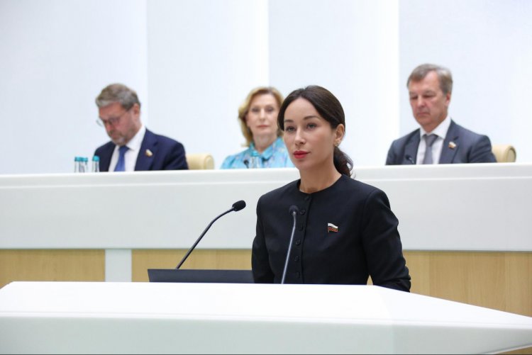 Сенатор РФ Елена Дягилева: одобренные палатой регионов инициативы помогут поддержать северян с детьми и предпринимателей Мурманской области